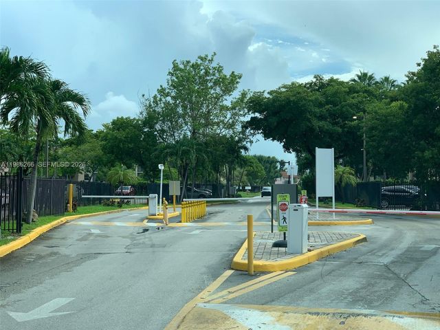 8215 Lake Dr 201, Doral, FL 33166