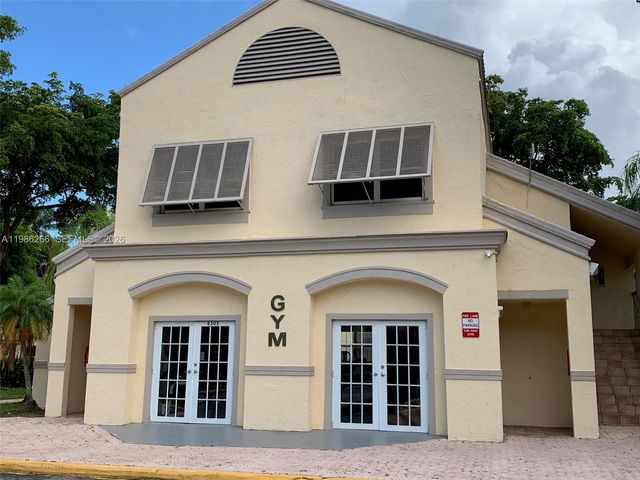 8215 Lake Dr 201, Doral, FL 33166