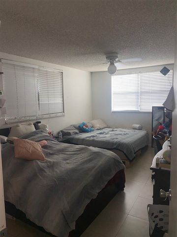 8215 Lake Dr 201, Doral, FL 33166