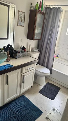 8215 Lake Dr 201, Doral, FL 33166