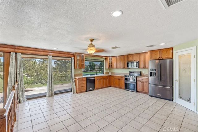 27387 Lakeview Drive, Helendale, CA 92342