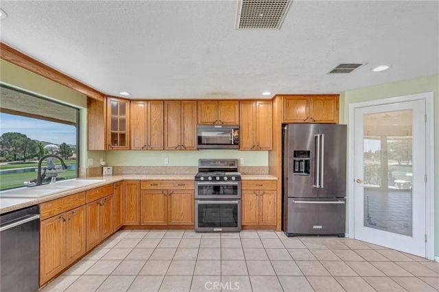 27387 Lakeview Drive, Helendale, CA 92342