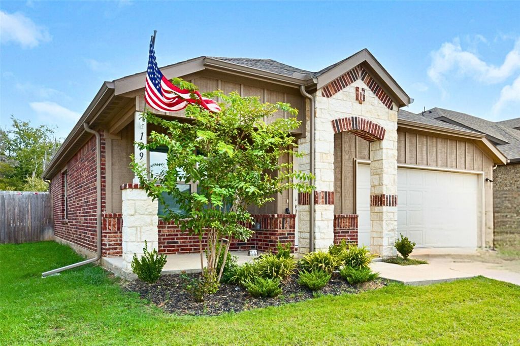 209 Fairmeade Drive, Terrell, TX 75160