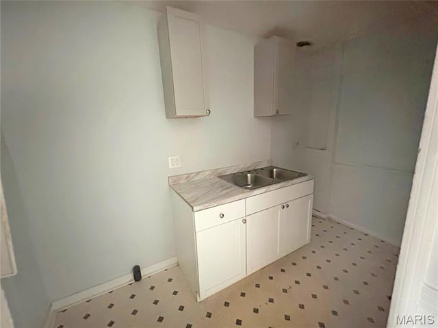 2235 Edmund Avenue, St Louis, MO 63121