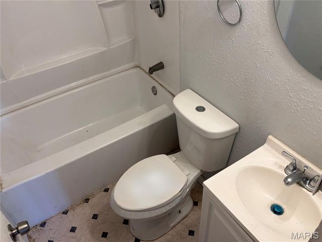 2235 Edmund Avenue, St Louis, MO 63121