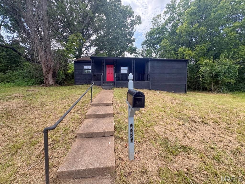 2235 Edmund Avenue, St Louis, MO 63121