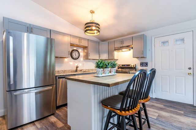 70 Cape Dr 11D, Mashpee, MA 02649