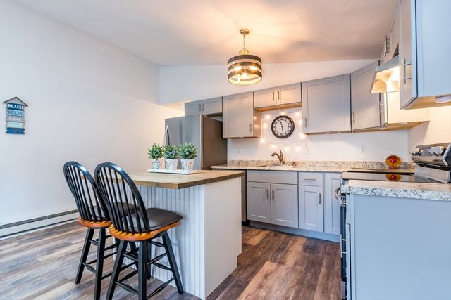 70 Cape Dr 11D, Mashpee, MA 02649