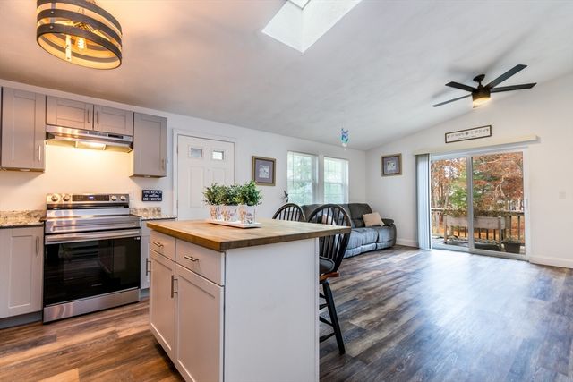 70 Cape Dr 11D, Mashpee, MA 02649