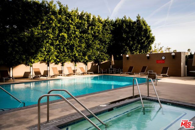 7250 Franklin Avenue 101, Los Angeles, CA 90046