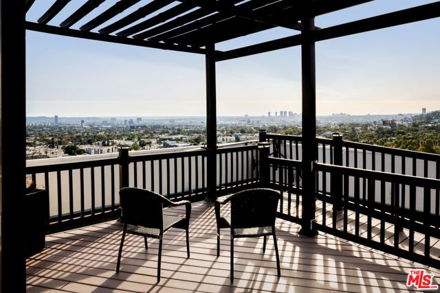 7250 Franklin Avenue 101, Los Angeles, CA 90046