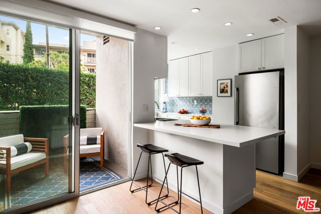 7250 Franklin Avenue 101, Los Angeles, CA 90046