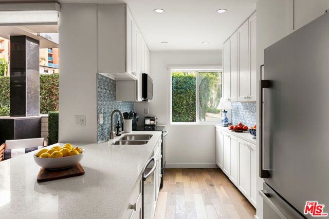 7250 Franklin Avenue 101, Los Angeles, CA 90046