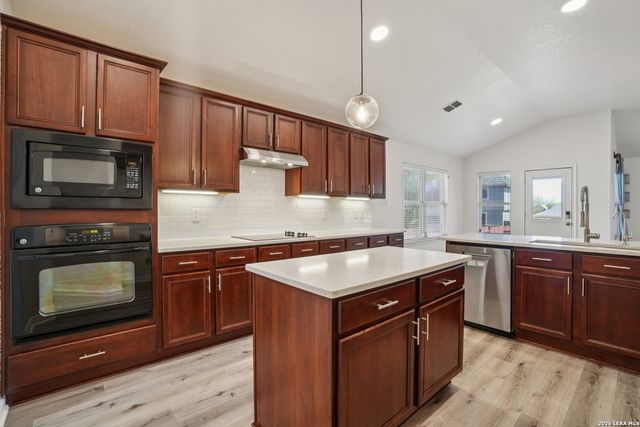 450 Turnberry, Cibolo, TX 78108