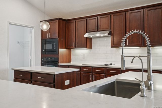 450 Turnberry, Cibolo, TX 78108