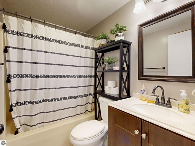 402 Smalley Drive, Mt Pleasant, MI 48858