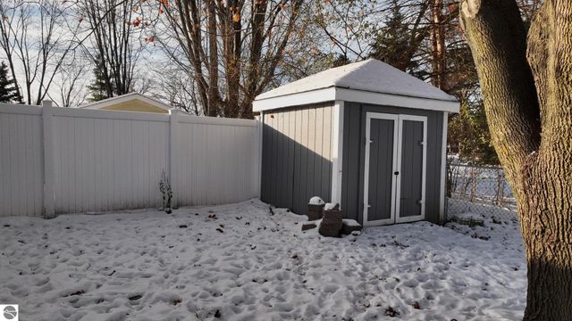 402 Smalley Drive, Mt Pleasant, MI 48858