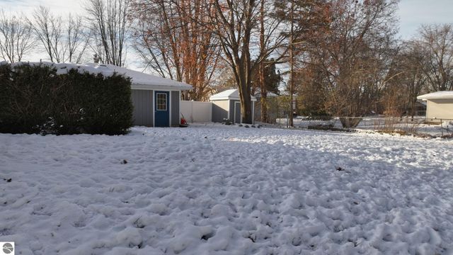 402 Smalley Drive, Mt Pleasant, MI 48858