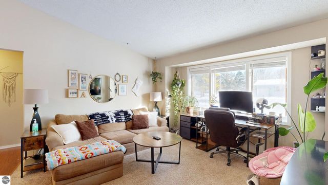 402 Smalley Drive, Mt Pleasant, MI 48858