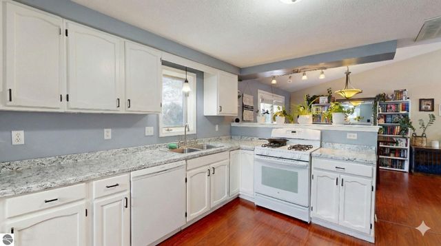 402 Smalley Drive, Mt Pleasant, MI 48858