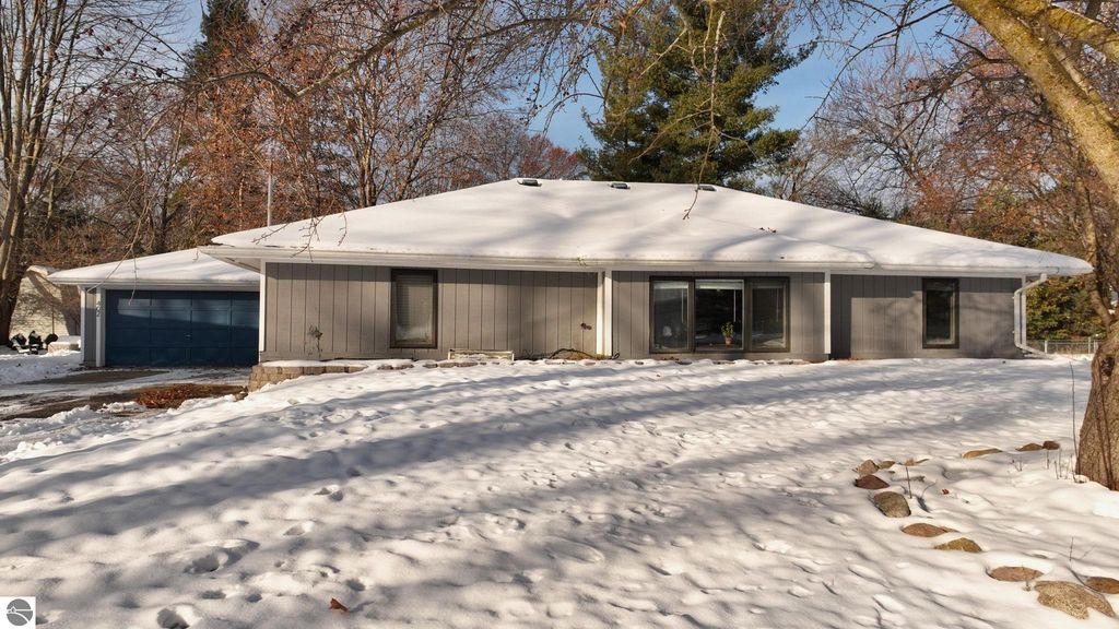 402 Smalley Drive, Mt Pleasant, MI 48858