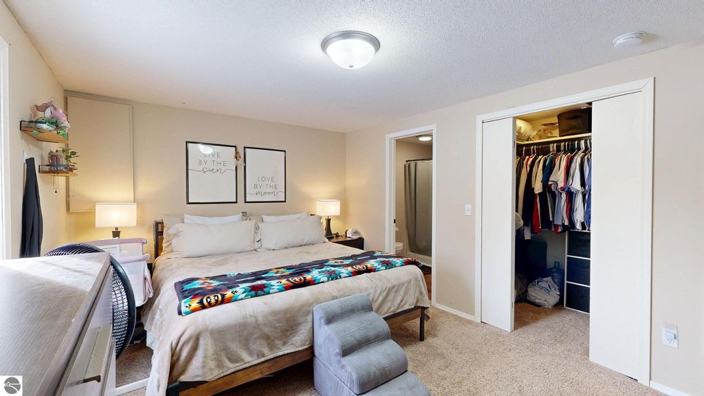 Image 12 of property listing at 402 Smalley Drive, Mt Pleasant, MI 48858