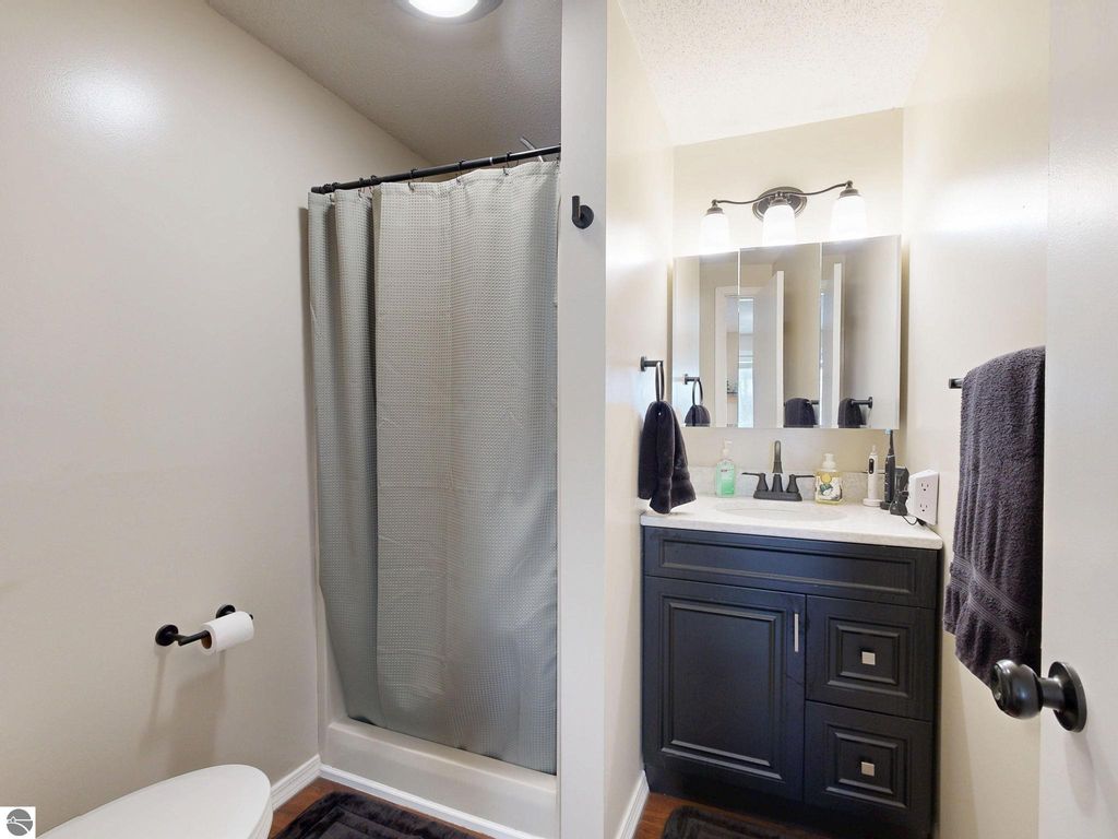 Image 13 of property listing at 402 Smalley Drive, Mt Pleasant, MI 48858