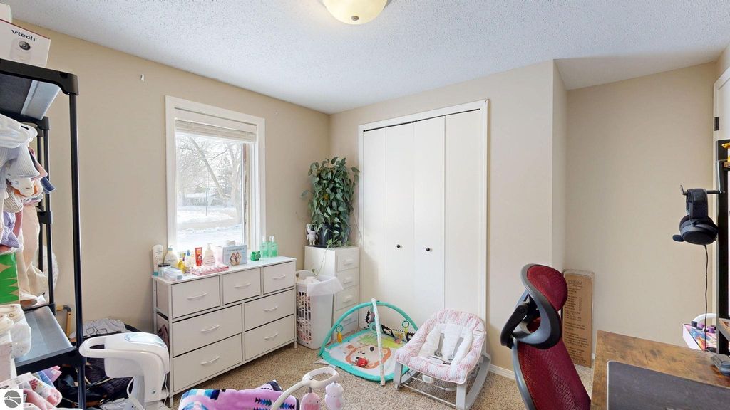 Image 15 of property listing at 402 Smalley Drive, Mt Pleasant, MI 48858