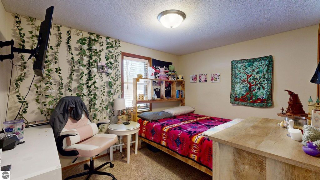 Image 16 of property listing at 402 Smalley Drive, Mt Pleasant, MI 48858