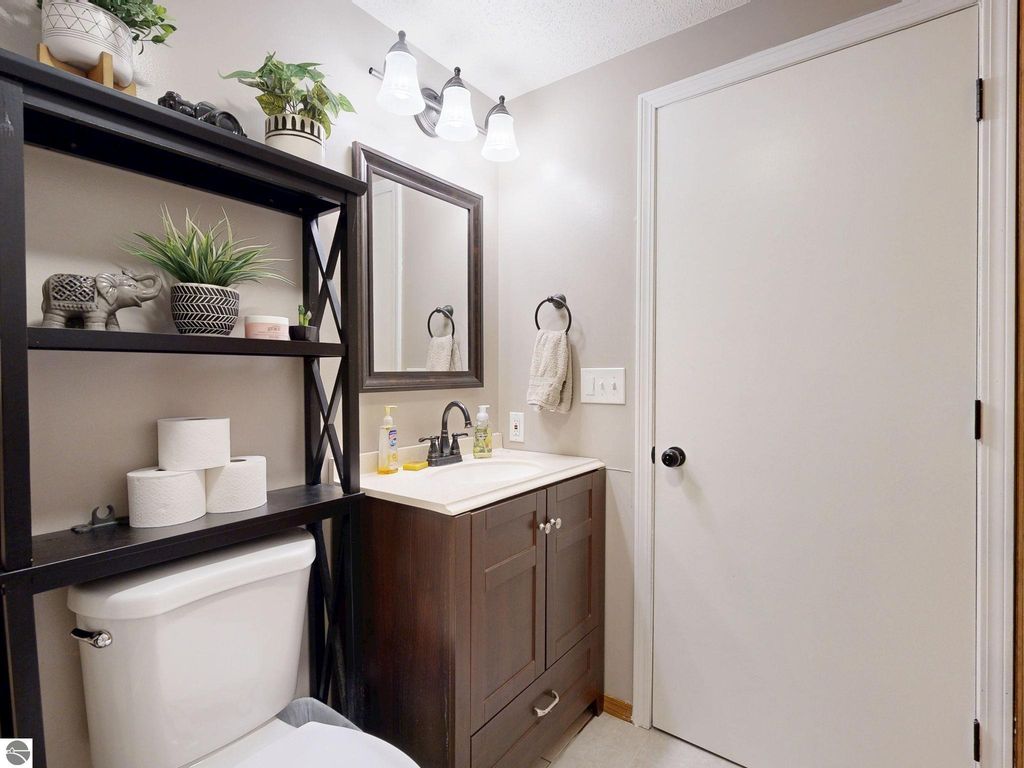 Image 19 of property listing at 402 Smalley Drive, Mt Pleasant, MI 48858