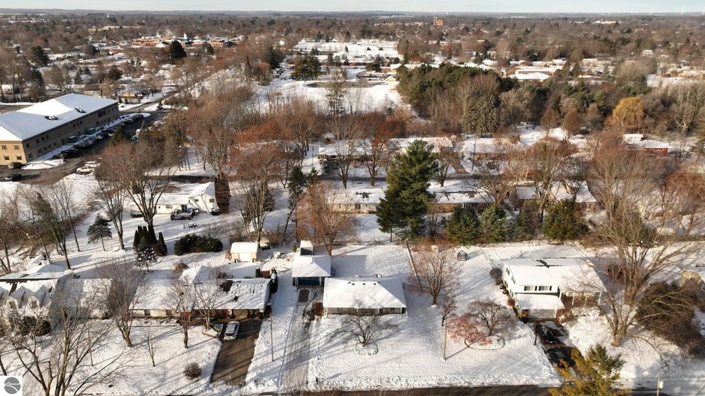 Image 29 of property listing at 402 Smalley Drive, Mt Pleasant, MI 48858