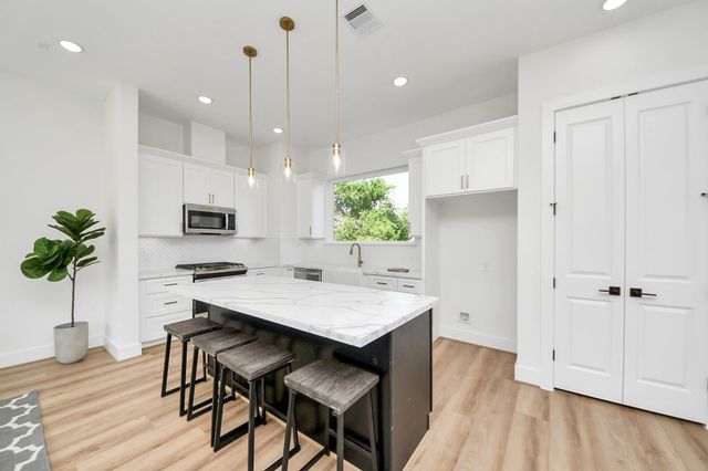 2422 Harrington Street, Houston, TX 77026