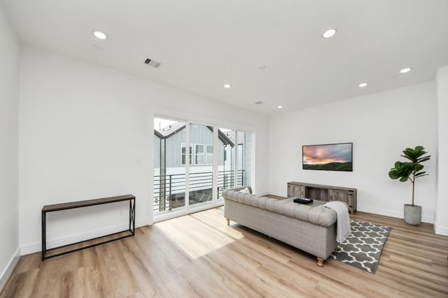 2422 Harrington Street, Houston, TX 77026