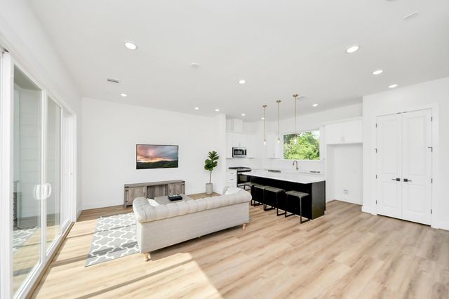 2422 Harrington Street, Houston, TX 77026