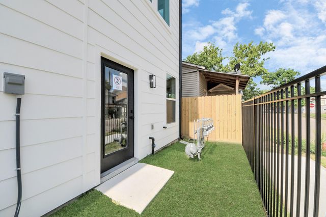 2422 Harrington Street, Houston, TX 77026