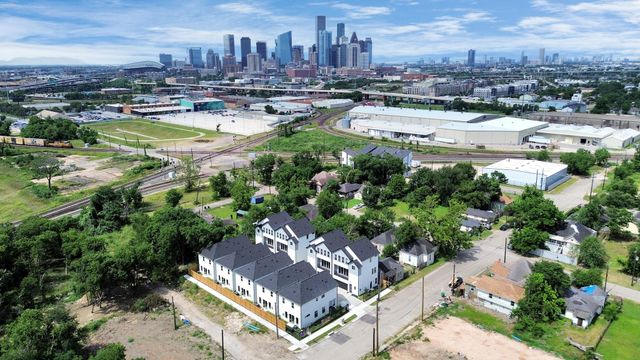 2422 Harrington Street, Houston, TX 77026