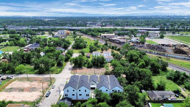 2422 Harrington Street, Houston, TX 77026