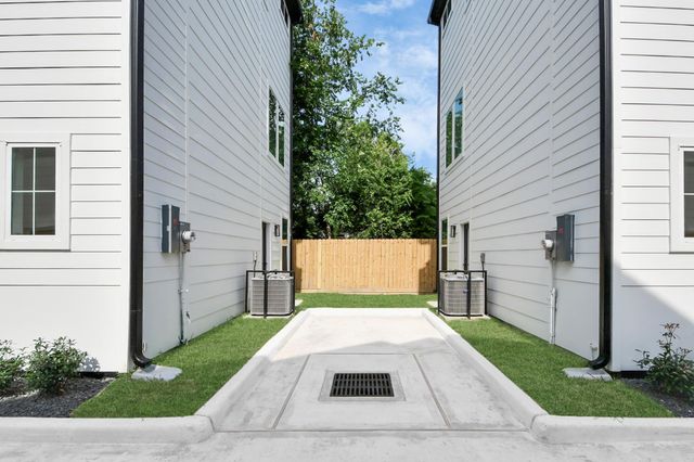 2422 Harrington Street, Houston, TX 77026