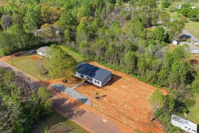 405 Howe Lane, Wellford, SC 29385