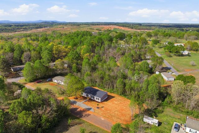 405 Howe Lane, Wellford, SC 29385