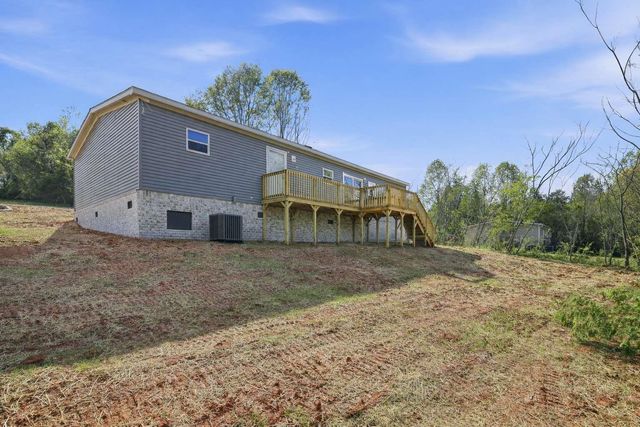 405 Howe Lane, Wellford, SC 29385