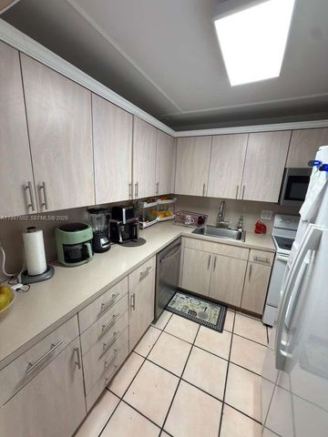 1825 W 44th Place 208, Hialeah, FL 33012