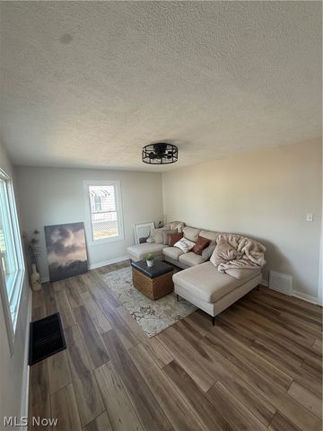 1356 Stratford Street, Barberton, OH 44203
