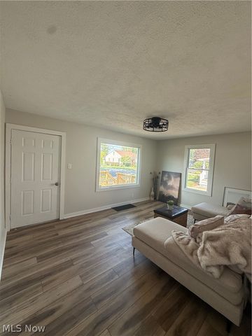 1356 Stratford Street, Barberton, OH 44203