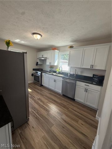 1356 Stratford Street, Barberton, OH 44203