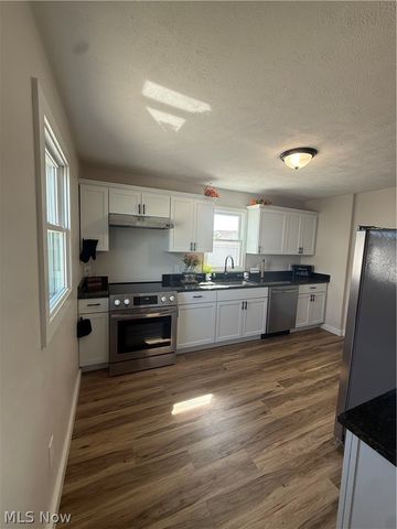 1356 Stratford Street, Barberton, OH 44203