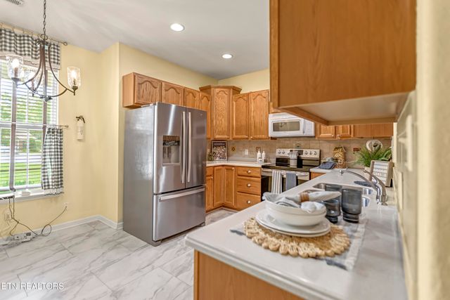 7204 Oakfield Lane, Powell, TN 37849