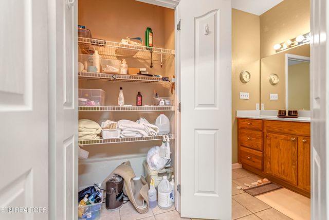 7204 Oakfield Lane, Powell, TN 37849