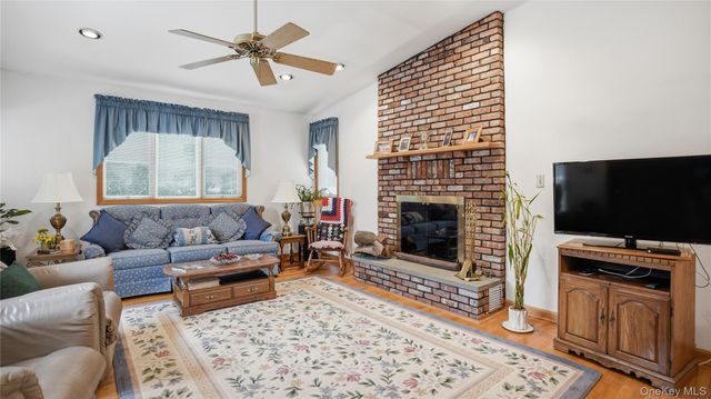 358 Kensington Road S, Garden City South, NY 11530