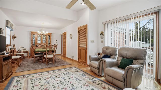 358 Kensington Road S, Garden City South, NY 11530